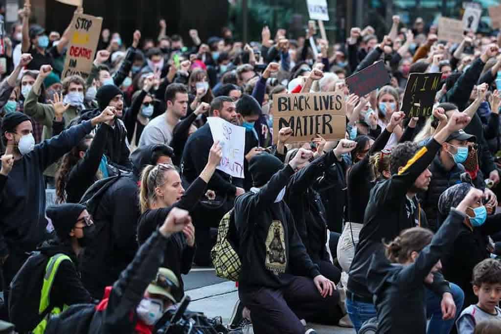 Thousands of people protesting in Australia for the death of George Floyd