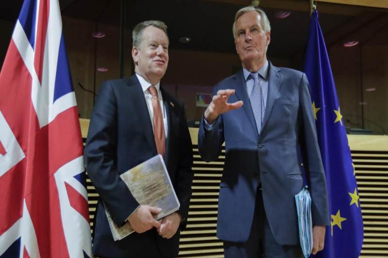 Barnier Braves Corona Virus