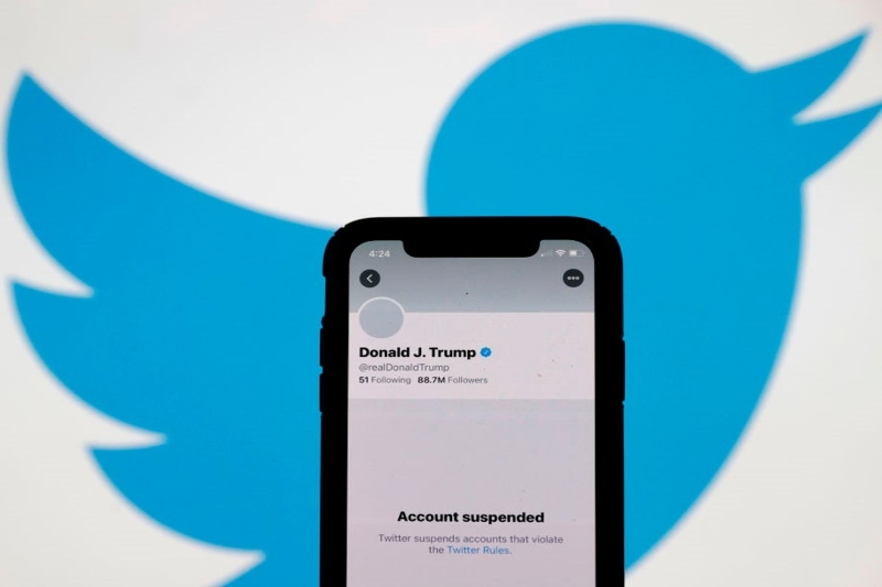  Donald Trump condemns the violence and the Twitter founder questions the decision to ban the tycoon