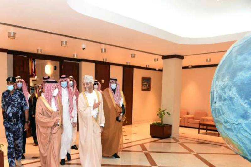  Saudi Arabia, Oman discuss trade and investment
