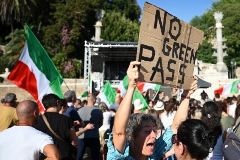  Protests against the green pass break out in Italy