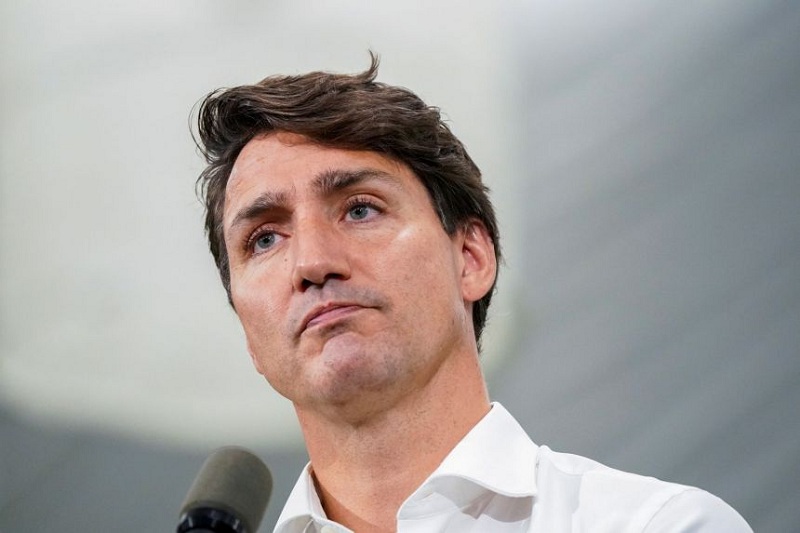 trudeau defends early election call trailing in polls