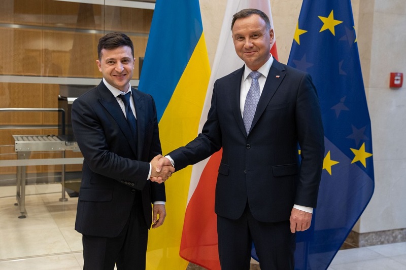 poland promises support to ukraine calls for unity against russia
