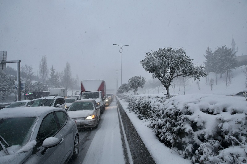  Snownado: Snow covers Greece and Turkey, stranding life for many