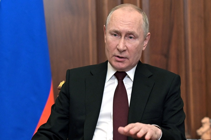  Putin orders troops to Ukraine, recognising breakaway regions