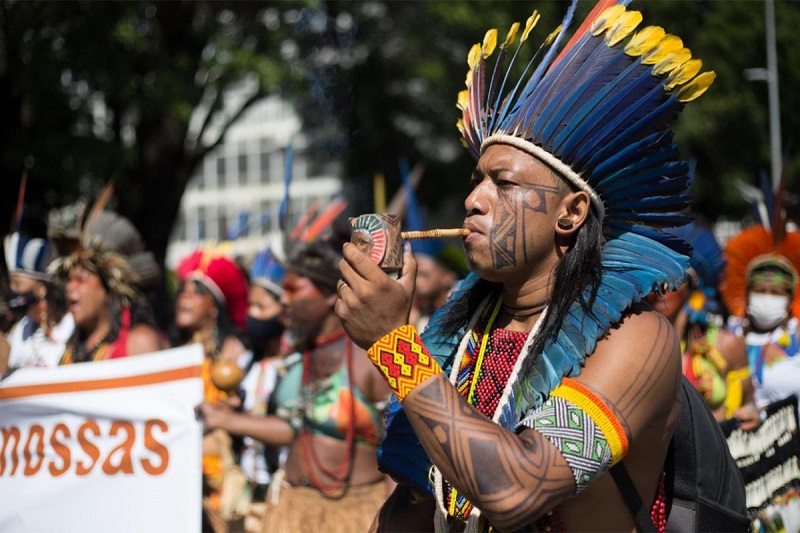 indigenous protest against bolsonaro bill in brazils capital