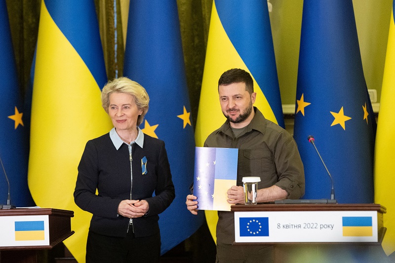  Ukraine completes questionnaire to decide on EU membership