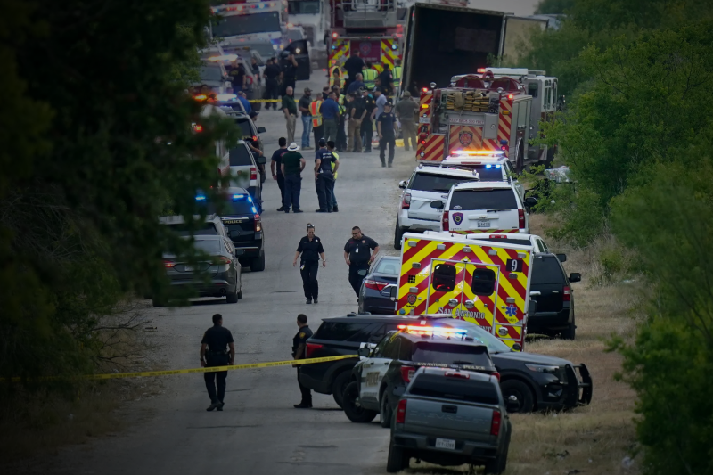  At least 46 migrants found dead in an abandoned trailer in San Antonio, Texas