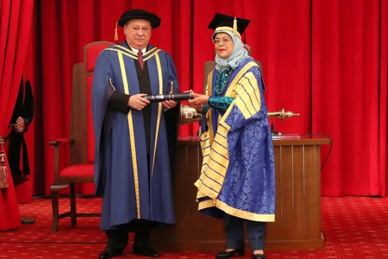 Johor Sultan receives honorary degree from NUS in Singapore