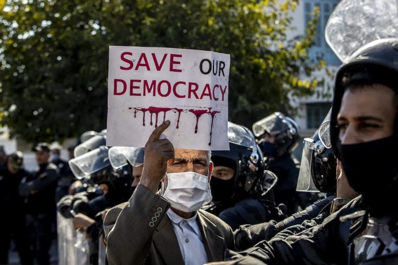  Tunisians vote to enhance the president’s power