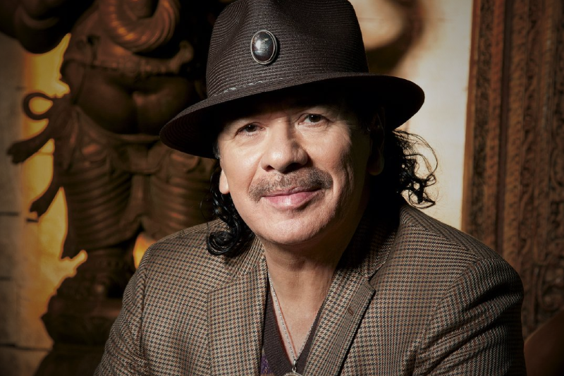  Legendary guitarist Carlos Santana collapses on stage during Michigan concert