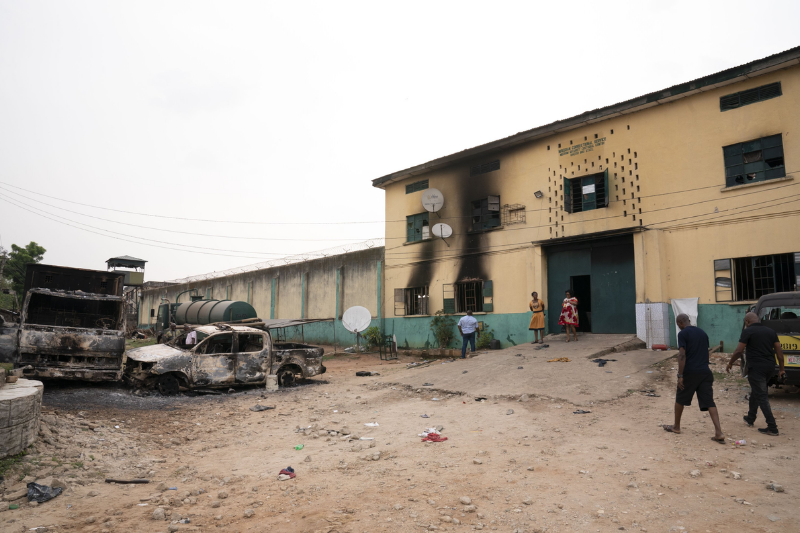 Jihadists attack Nigerian jail, 879 inmates escape