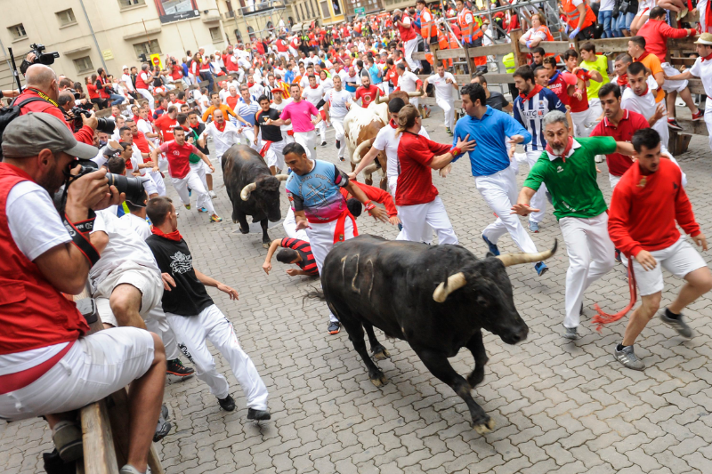  Pamplona bulls spare runners from gorings for 4th day