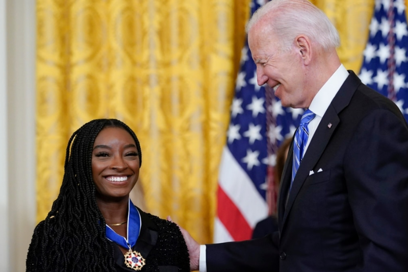  Simone Biles receives Presidential Medal of Freedom