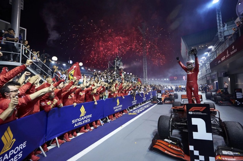 The F1 Singapore Grand Prix is expected to draw the largest crowd since 2008