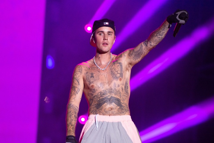  Justin Bieber has put off the rest of his “Justice” world tour