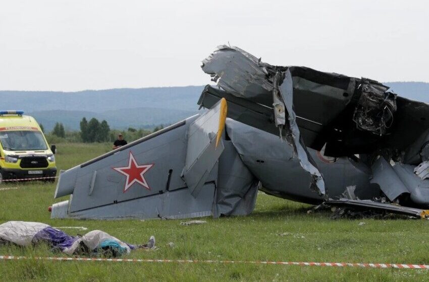  Two pilots were killed when a Russian military plane crashed in Siberia