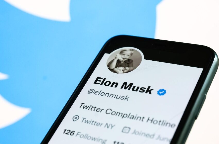  Musk’s Twitter app will charge $8 for blue checkmarks