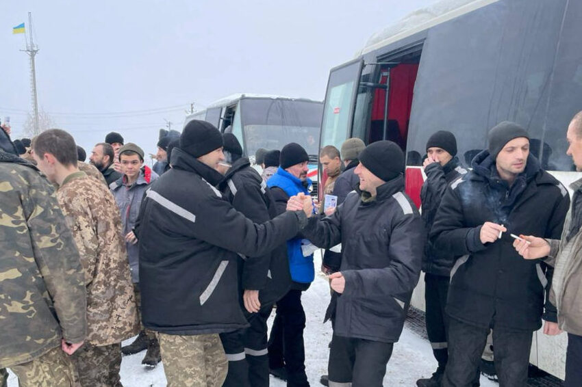 https://theworldreviews.com/wp-content/uploads/2023/02/Russia-claims-63-POWs-have-been-released-from-Ukrainian-custody.jpg