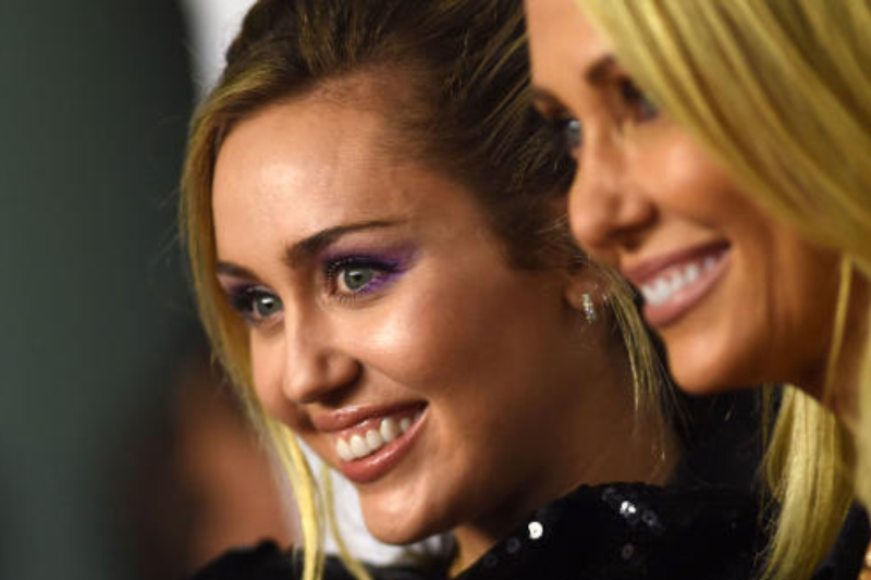  Miley Cyrus is Maid of Honor at Mom’s Wedding to Prison Break Actor