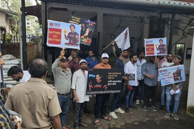 protests outside tendulkar's residence over online gaming ad