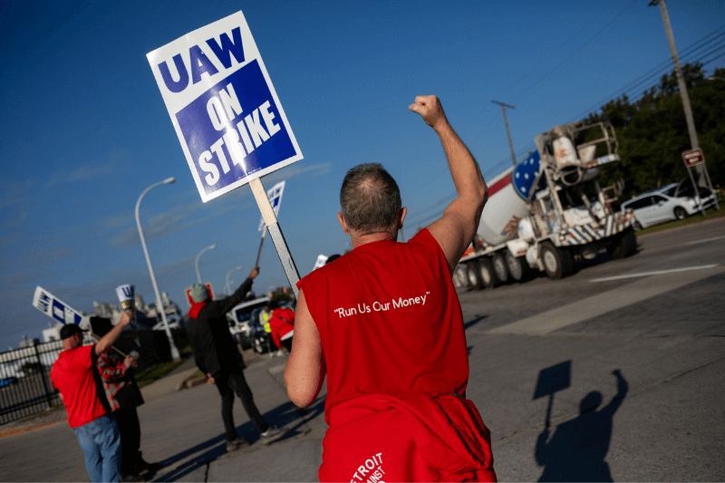 uaw strikes trump's campaign slams biden's michigan trip as 'cheap photo op'