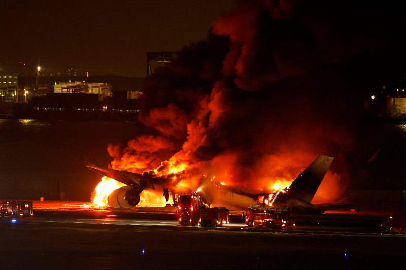  Fatal Flames: Haneda Airport Gripped by Japan Airlines Collision