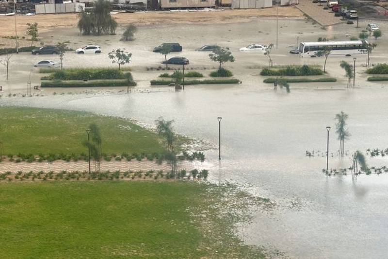 breaking news dubai hit by heaviest rainfall in 75 years