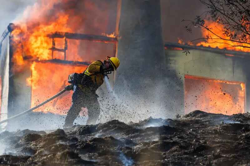 Wildfire in San Bernardino Engulfs Homes, Prompts Urgent Evacuations