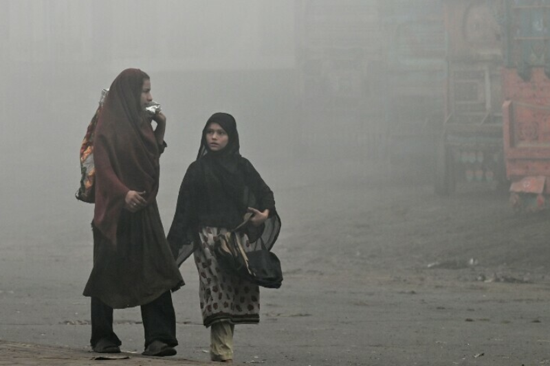 unicef warns toxic smog in punjab puts millions of children at risk