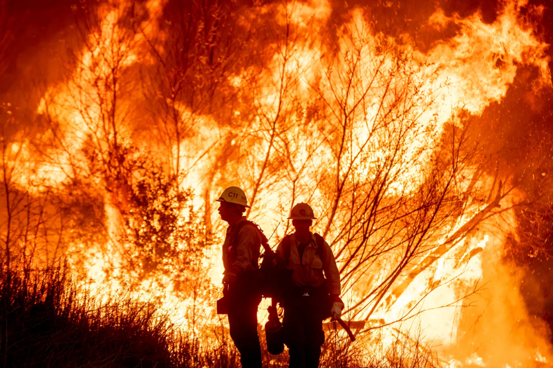 california wildfires 10 million californians on edge as wildfires and 70 mph winds threaten evacuations