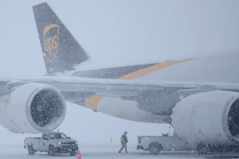 palisades fire and winter storms flight delays impacting the us and canada – live updates