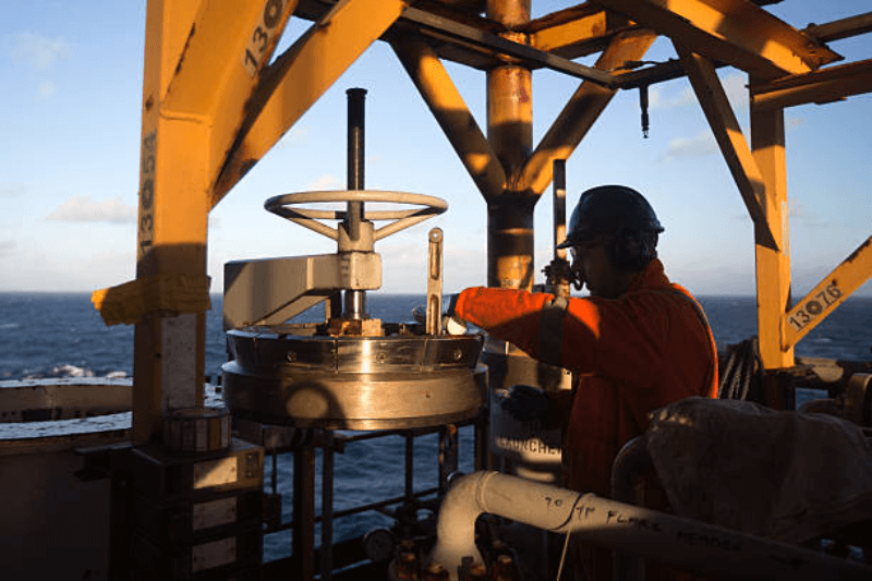 highest paying jobs kuwait 2025