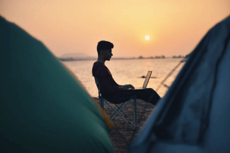 how to work remotely while traveling full time