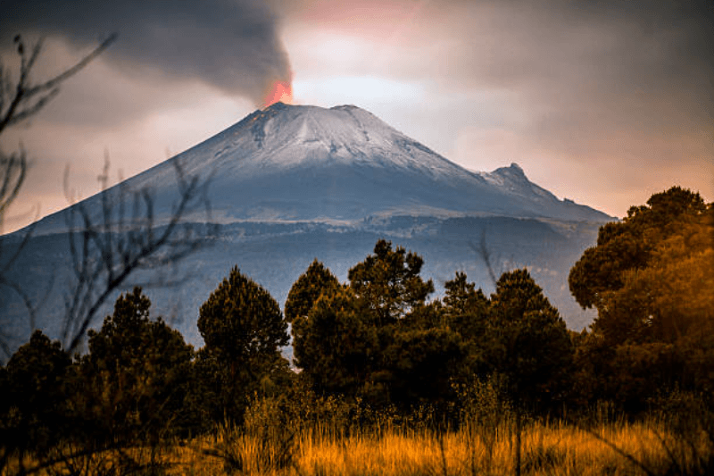 why popocatepetl volcano threatens mexico city risks explained