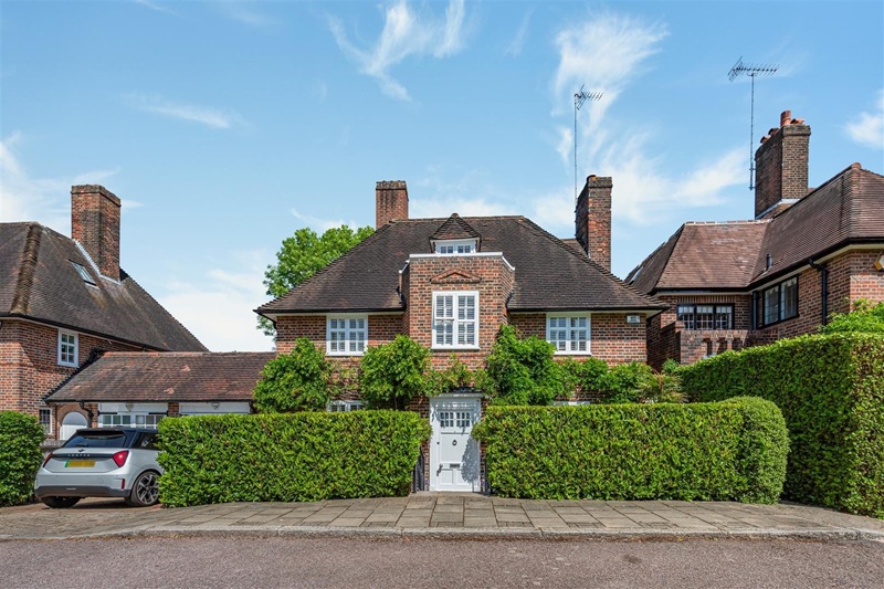cheapest neighborhoods to buy property in london