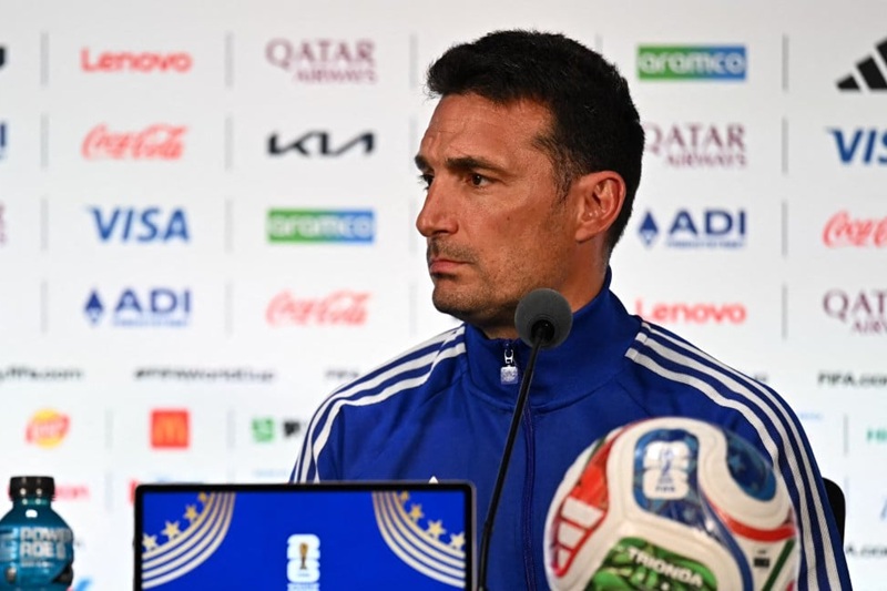 lionel scaloni criticizes fifa world cup hydration breaks
