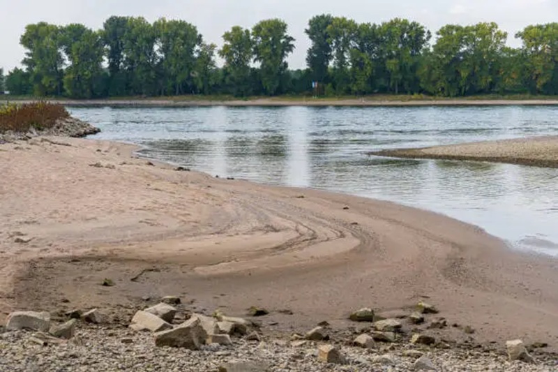 low rhine river levels in germany explained
