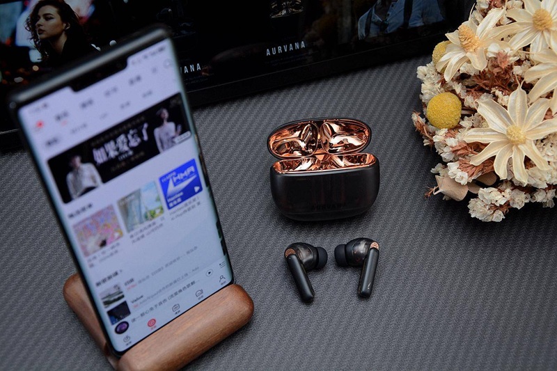 wireless earbuds