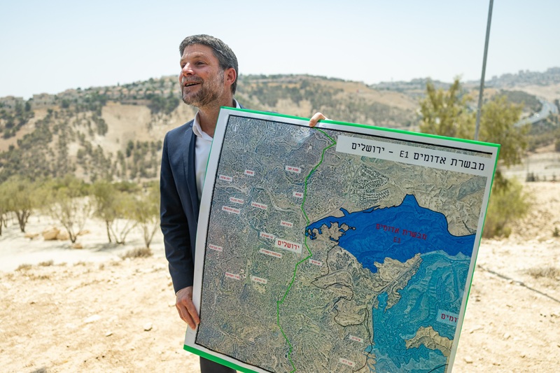 israel settlement plan moves forward